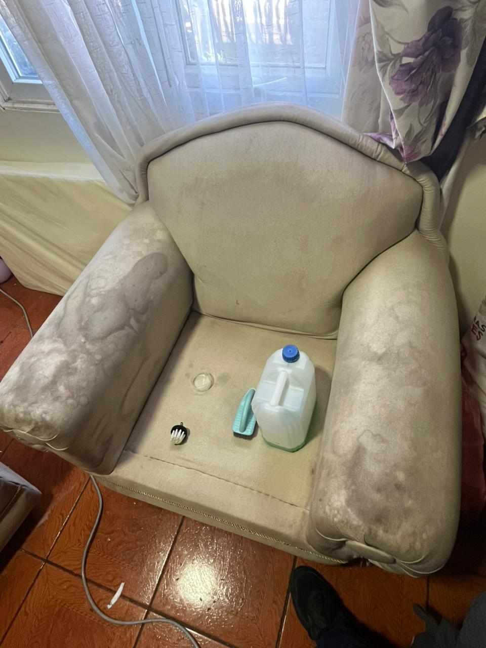 Limpieza profunda de tapices y sillones